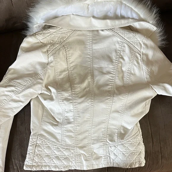 Women's White Faux Fur Collar Jacket - Picture 3 of 6